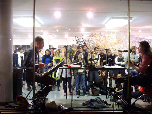 eröffnung, konzert im schaufenster